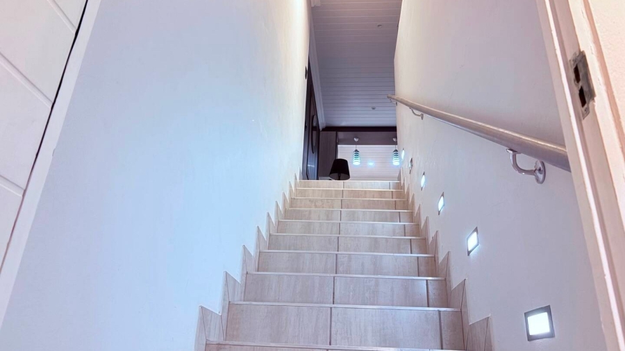 5 Bedroom Property for Sale in Reebok Western Cape